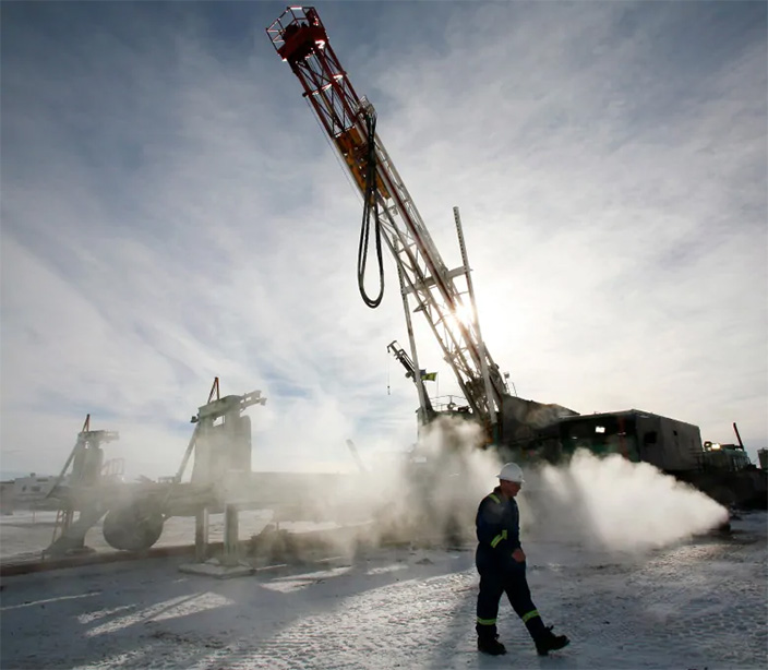 Winter drilling in Alberta. With world fossil fuel prices falling and the made-in-Canada oil price even lower, there are growing fears for the future of the Canadian industry. (Todd Korol/Reuters)